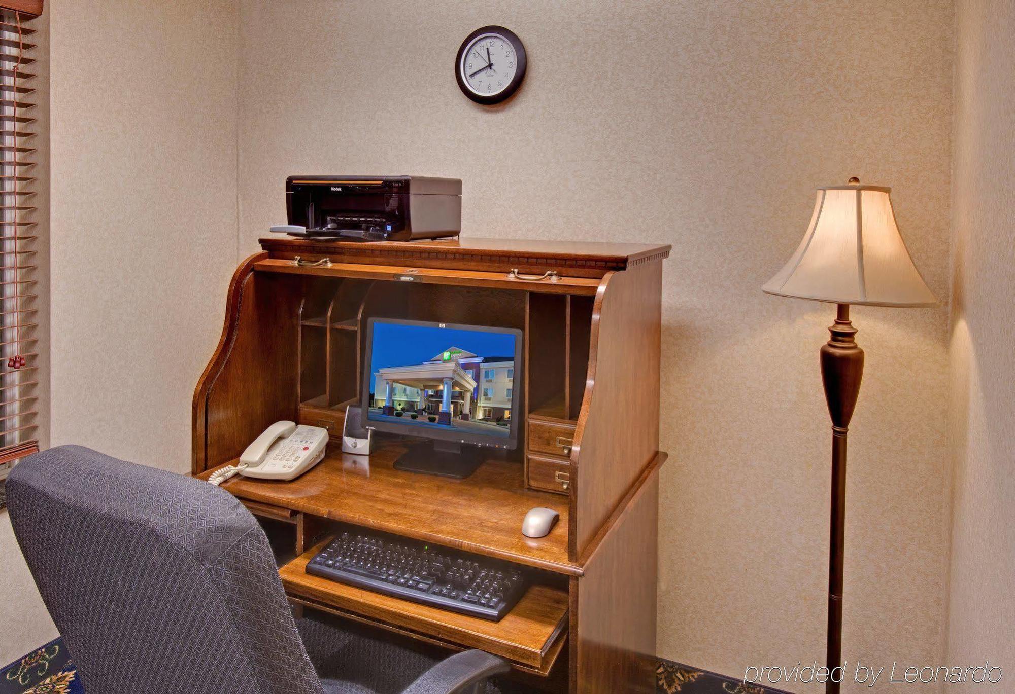 Holiday Inn Express & Suites - Dickinson By Ihg Konforlar fotoğraf