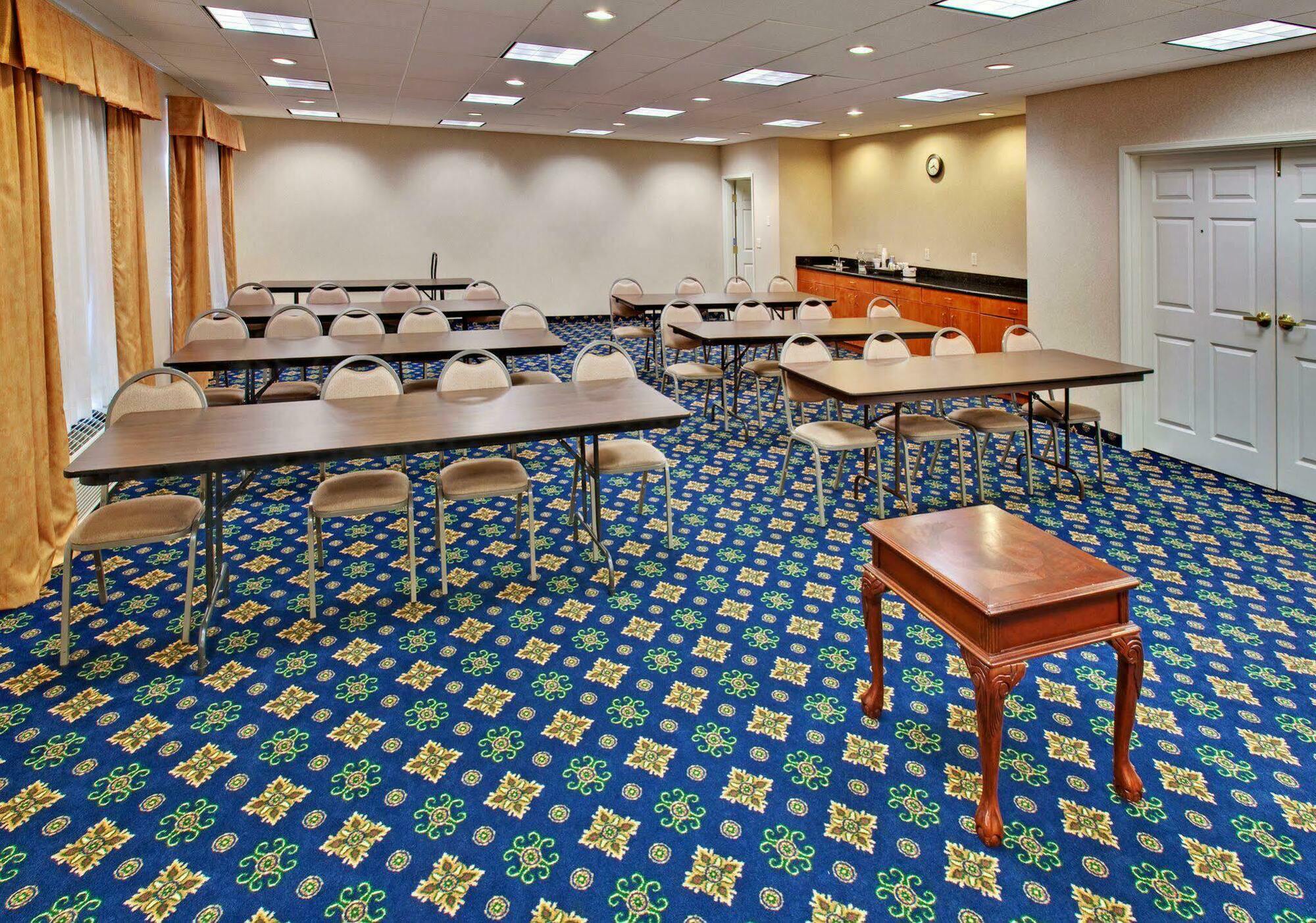 Holiday Inn Express & Suites - Dickinson By Ihg Konforlar fotoğraf