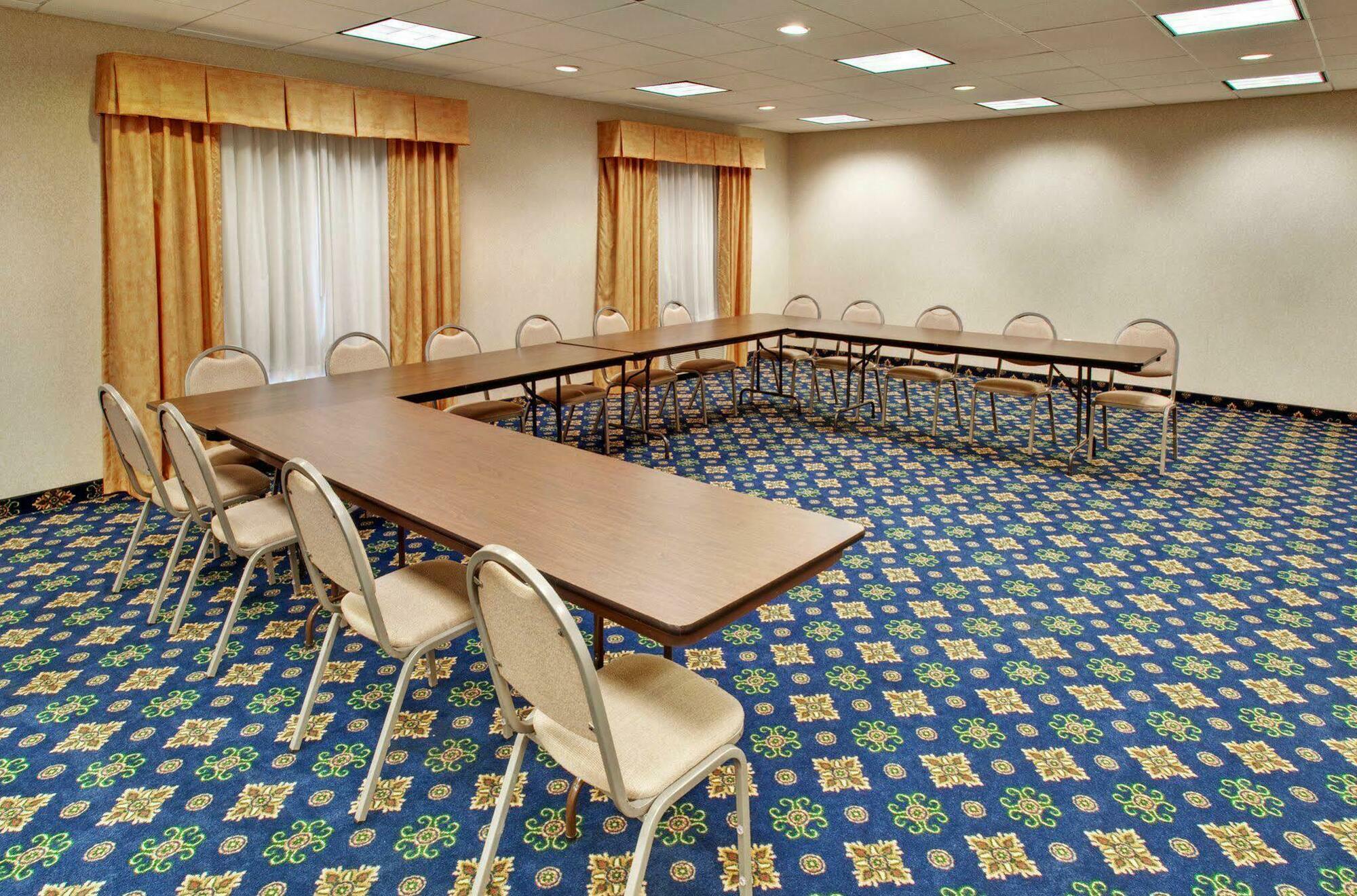 Holiday Inn Express & Suites - Dickinson By Ihg Konforlar fotoğraf